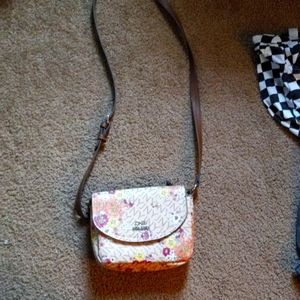 A Jones new york signature purse